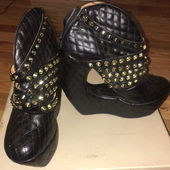 Booties/Shoes - Picture 4 of 4